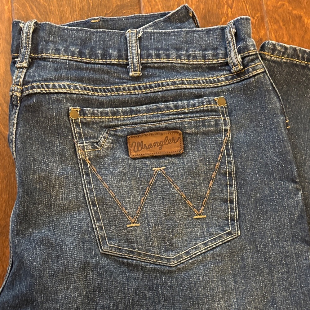 Wrangler Retro Slim Bootcut Jeans. Like new!!! 38x32 - Picture 2 of 6